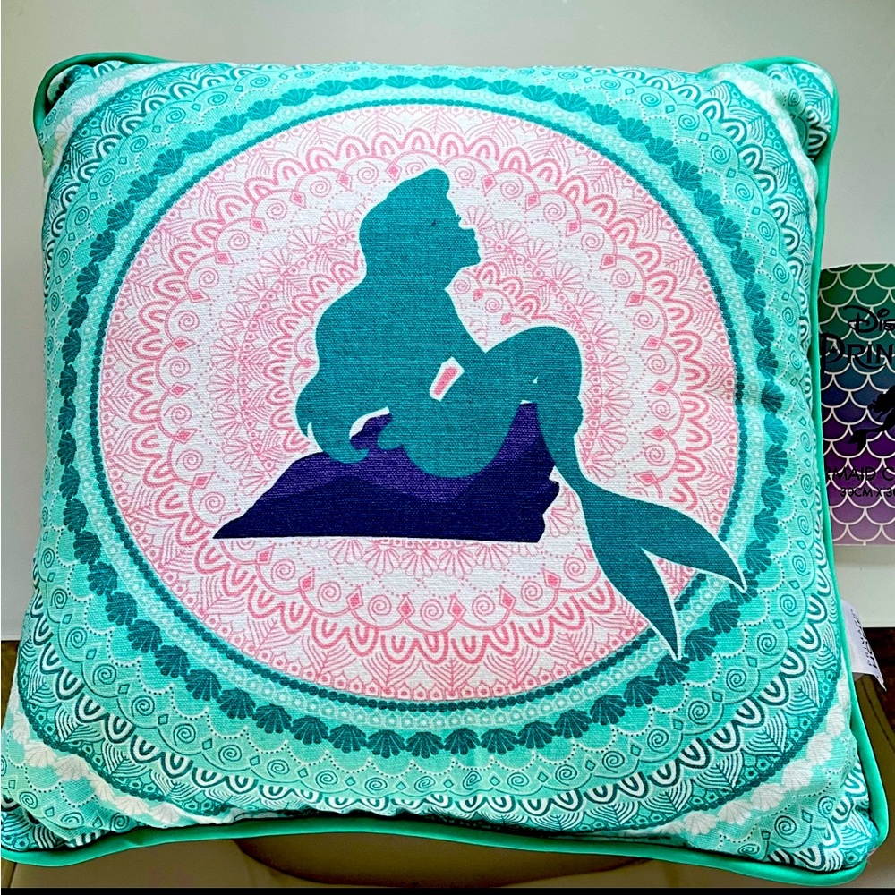🧜‍♀️Disney The Little Mermaid Ariel themed Pillow 🌊🐚